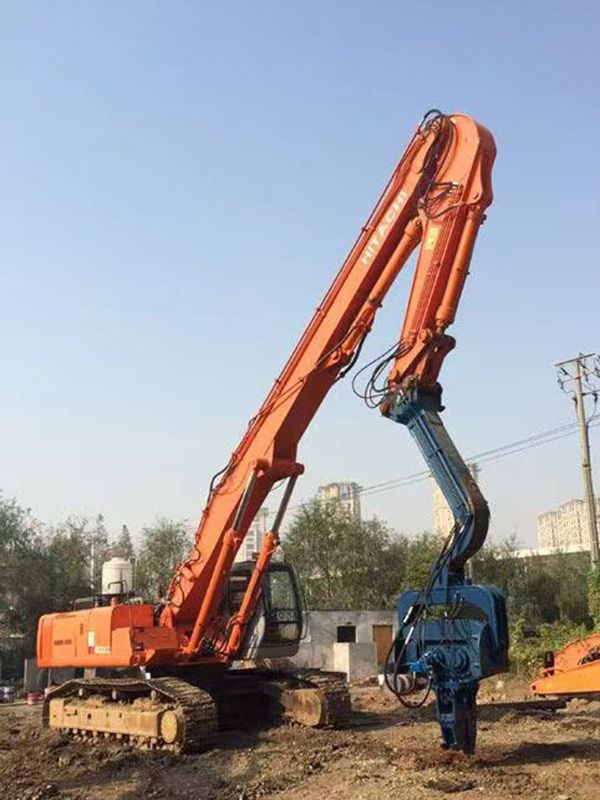加長(zhǎng)臂水路兩用挖掘機(jī)